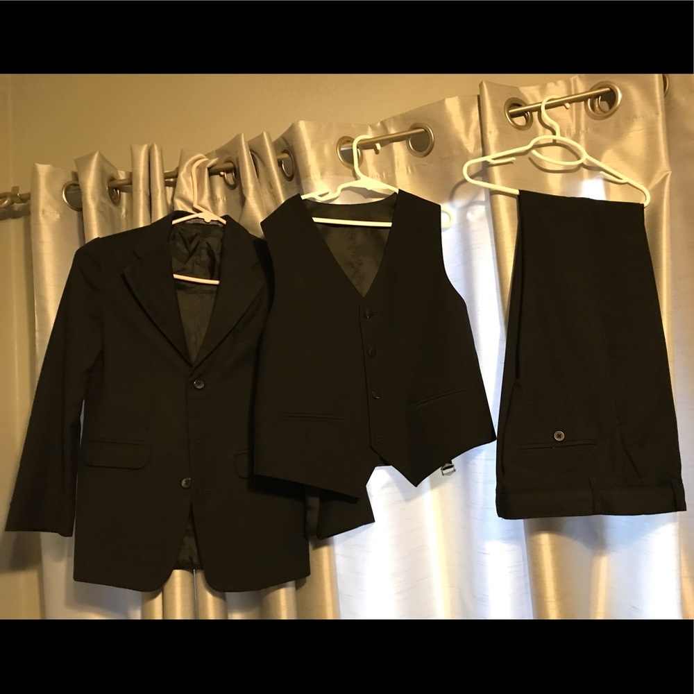 Perry Ellis  Black 3 set suit